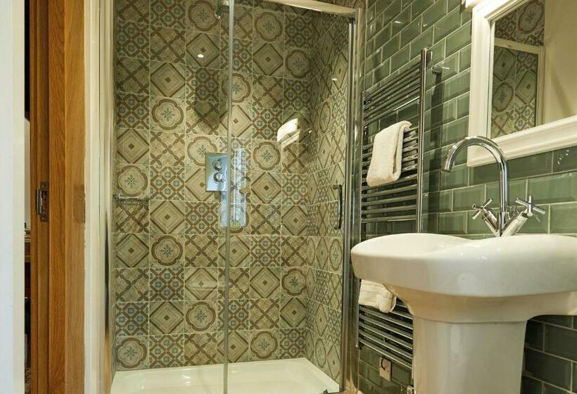 חדר משפחתי, The Lister Arms