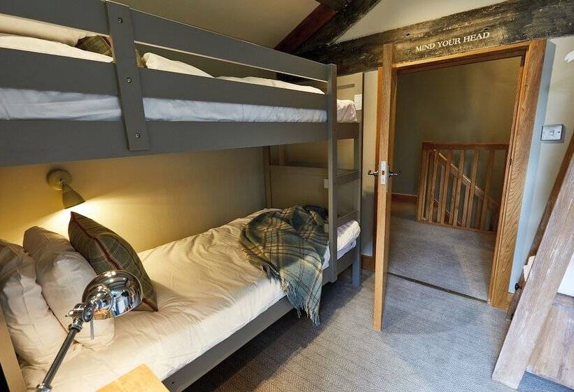 חדר משפחתי, The Lister Arms