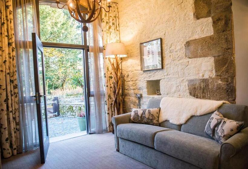 חדר משפחתי דלוקס, The Lister Arms