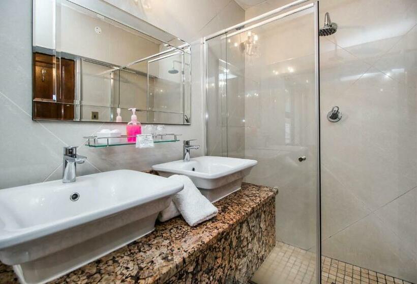 اتاق لوکس با تخت بزرگ, Villa Amor