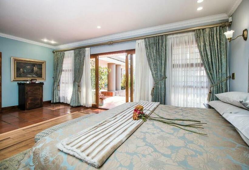 اتاق لوکس با تخت بزرگ, Villa Amor