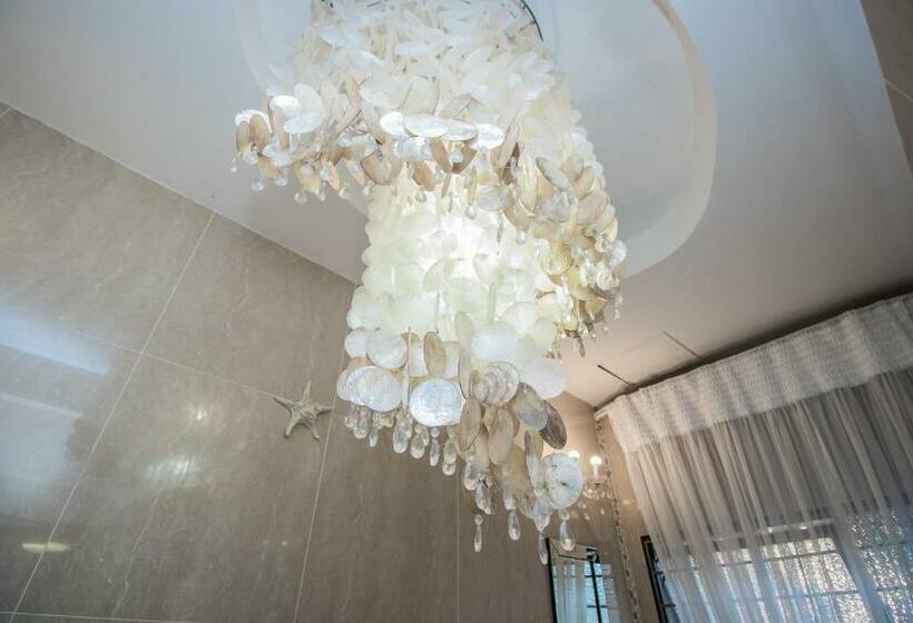اتاق لوکس با تخت بزرگ, Villa Amor