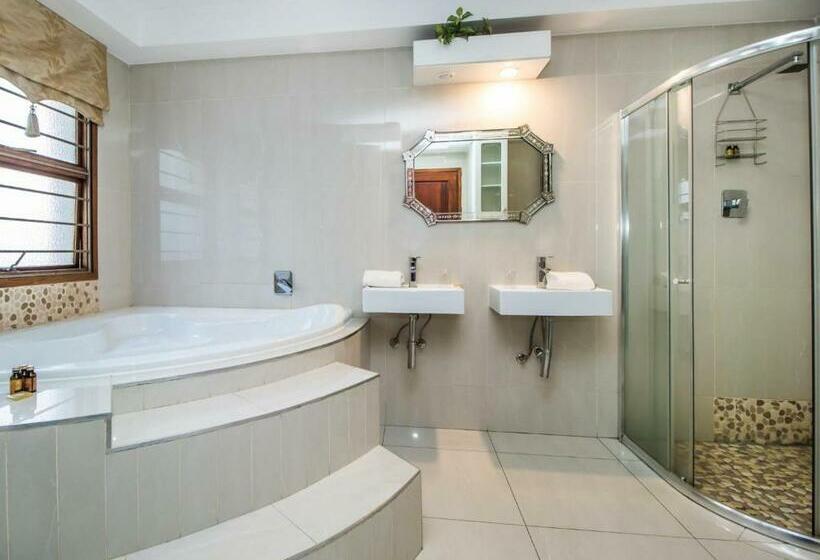 اتاق لوکس با تخت بزرگ, Villa Amor