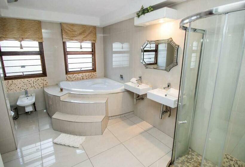 اتاق لوکس با تخت بزرگ, Villa Amor