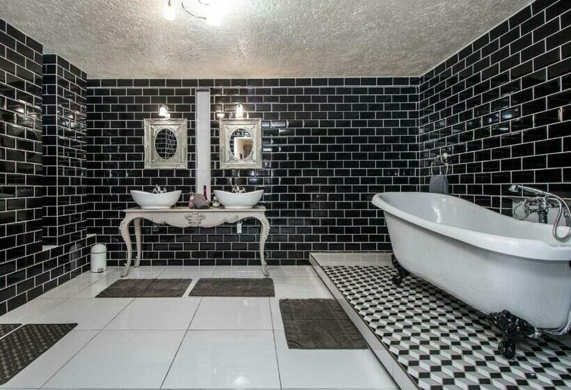 اتاق لوکس با تخت بزرگ, Villa Amor