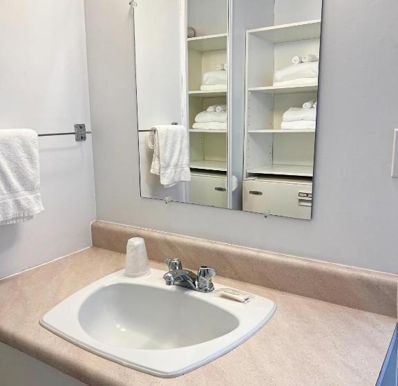 חדר אקונומי לארבעה, Auberge De Nos Aieux