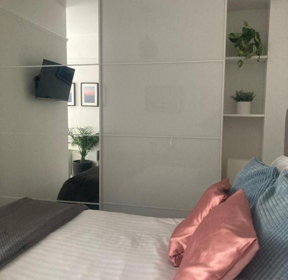 스탠다드 룸, The Esplanade