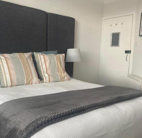 컴포트 룸, The Esplanade