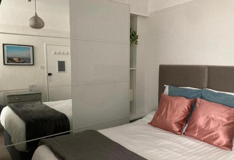 스탠다드 룸, The Esplanade