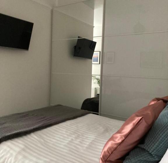 스탠다드 룸, The Esplanade