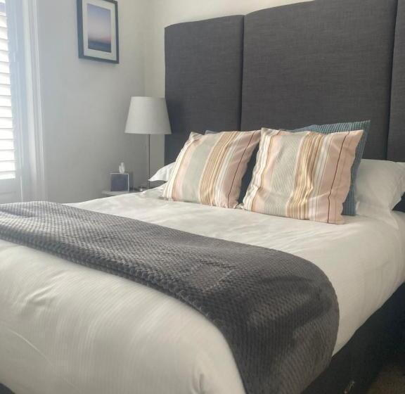 컴포트 룸, The Esplanade