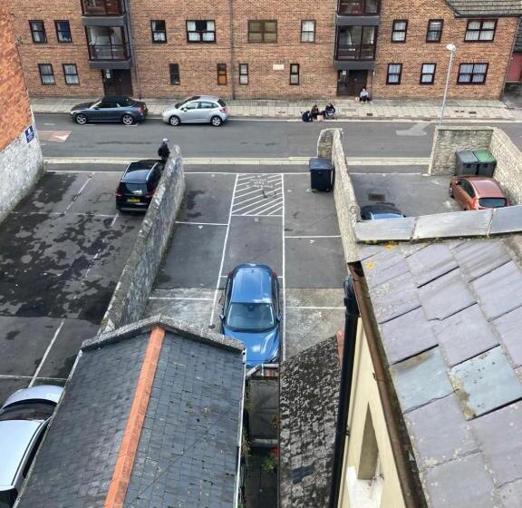 스탠다드 룸, The Esplanade