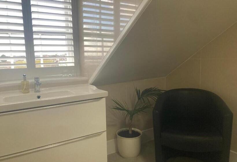 스탠다드 룸, The Esplanade