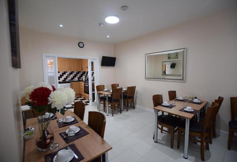 غرفة قياسية ثلاثية, Woodlands Lodge Ilford