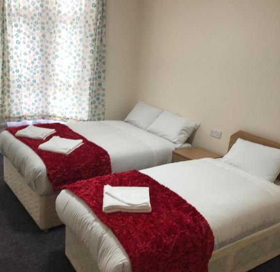 غرفة قياسية رباعية, Woodlands Lodge Ilford