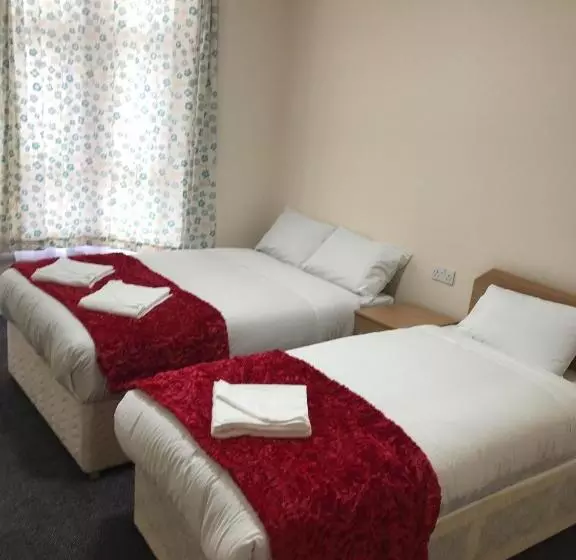 Standard Neljän Hengen Huone, Woodlands Lodge Ilford