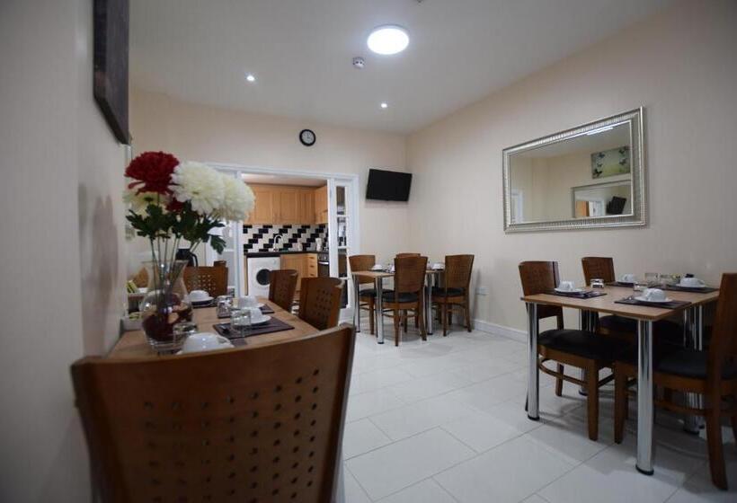 غرفة قياسية رباعية, Woodlands Lodge Ilford