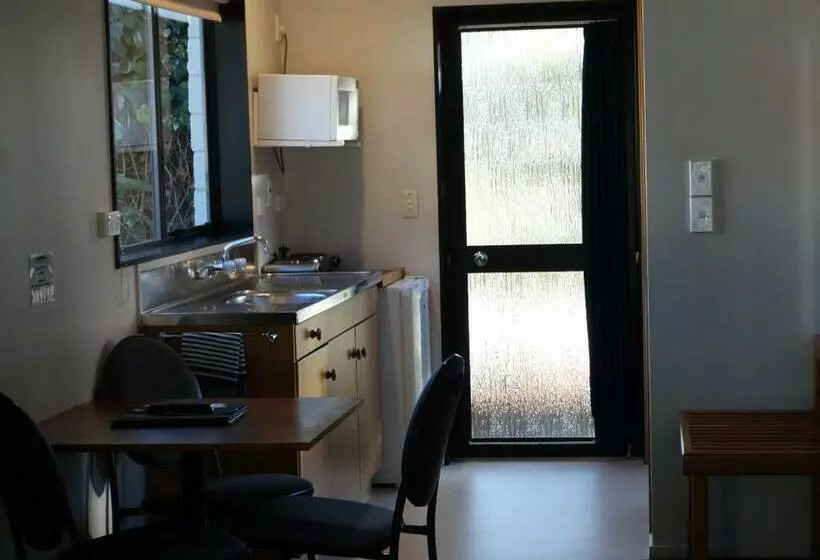 Perhestudio, Alpine Glacier Motel
