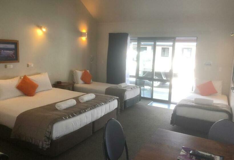 패밀리 스튜디오, Alpine Glacier Motel