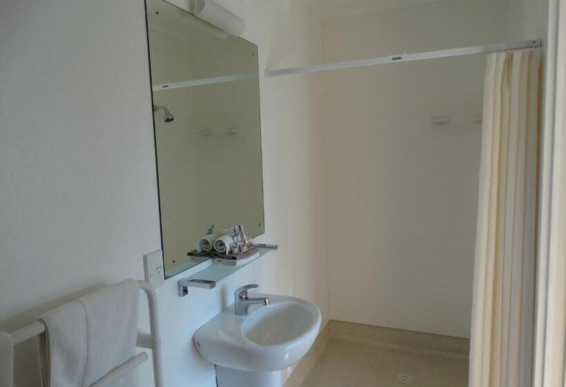 스탠다드 스튜디오, Alpine Glacier Motel