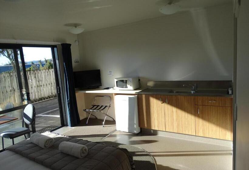 스탠다드 스튜디오, Alpine Glacier Motel