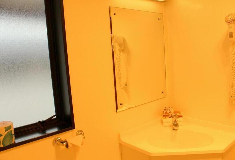 스탠다드 스튜디오, Alpine Glacier Motel