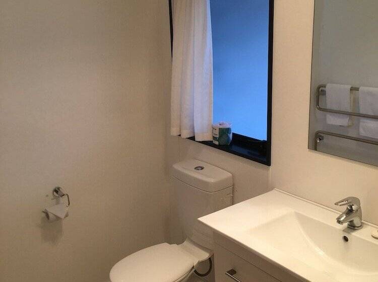 스탠다드 스튜디오, Alpine Glacier Motel