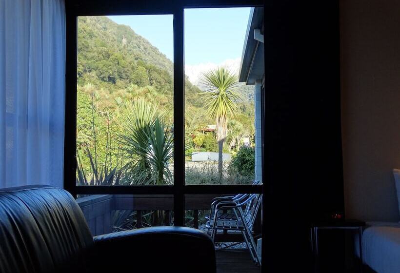 스탠다드 스튜디오, Alpine Glacier Motel