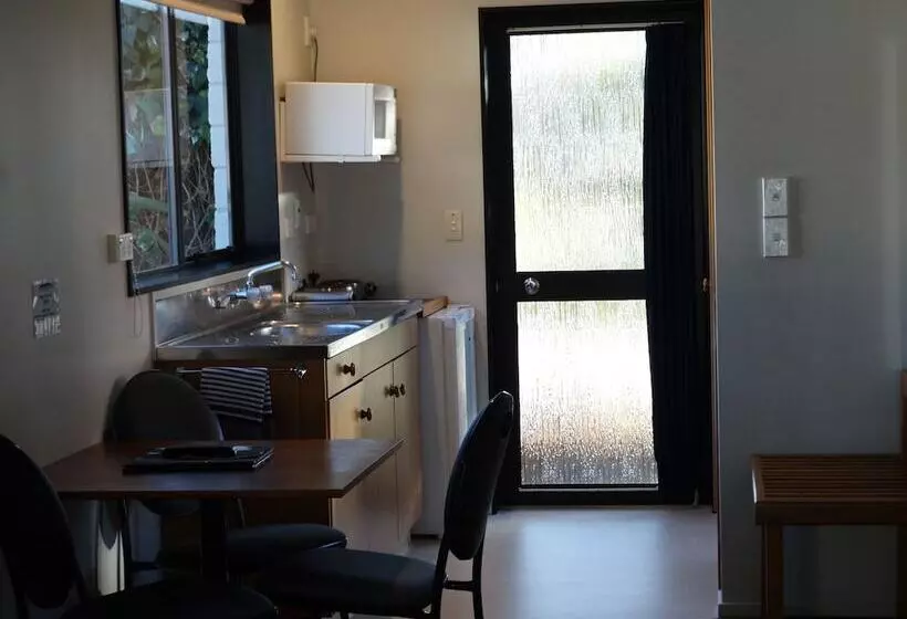 Perhestudio, Alpine Glacier Motel