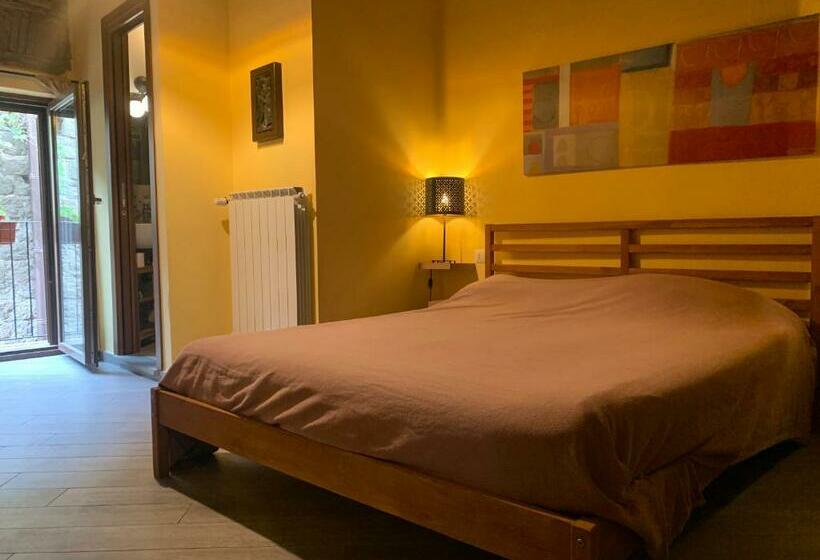 اتاق لوکس با بالکن, Al Cardinale