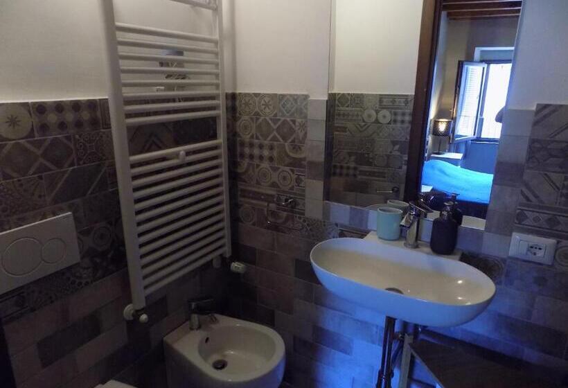 اتاق لوکس با بالکن, Al Cardinale