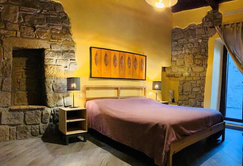 اتاق لوکس با بالکن, Al Cardinale