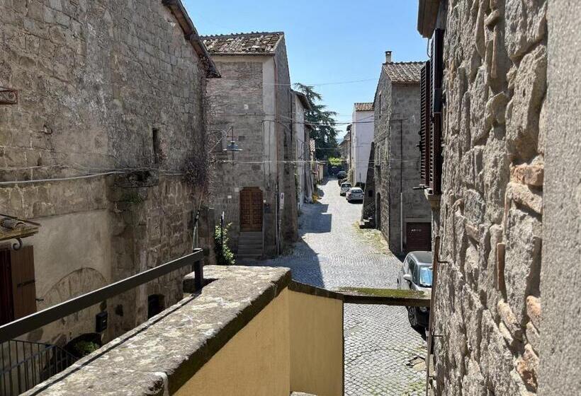 اتاق لوکس با بالکن, Al Cardinale