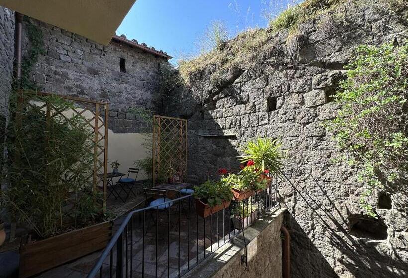 اتاق لوکس با بالکن, Al Cardinale