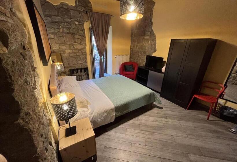 اتاق لوکس با بالکن, Al Cardinale