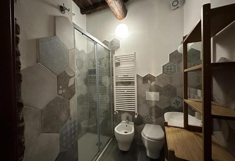 اتاق لوکس با بالکن, Al Cardinale