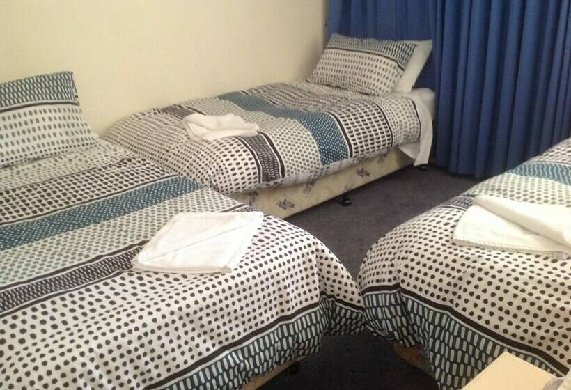 غرفة عائلية, Bogong Moth Motel