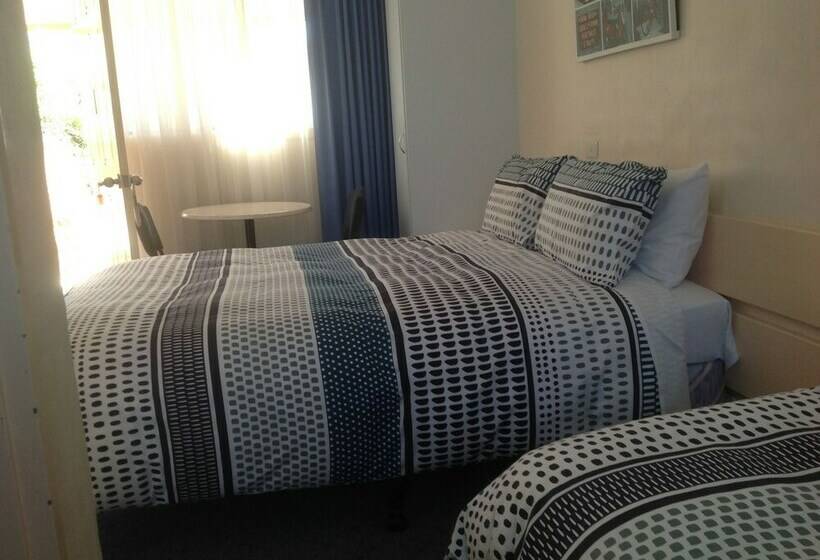 ファミリールーム, Bogong Moth Motel