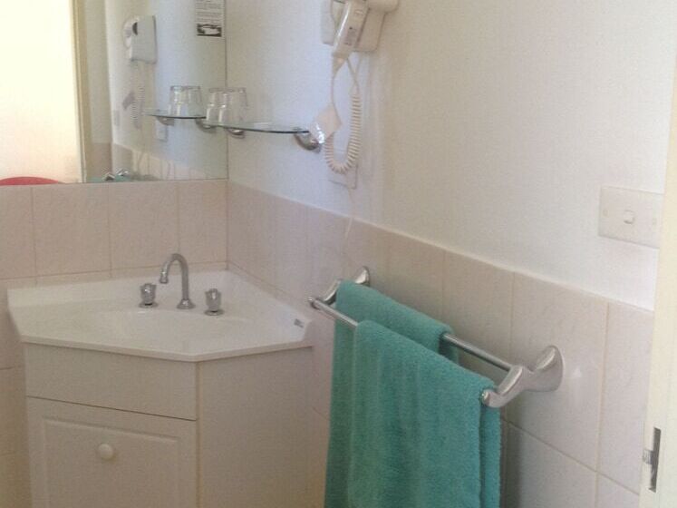 غرفة سوبيريور, Bogong Moth Motel