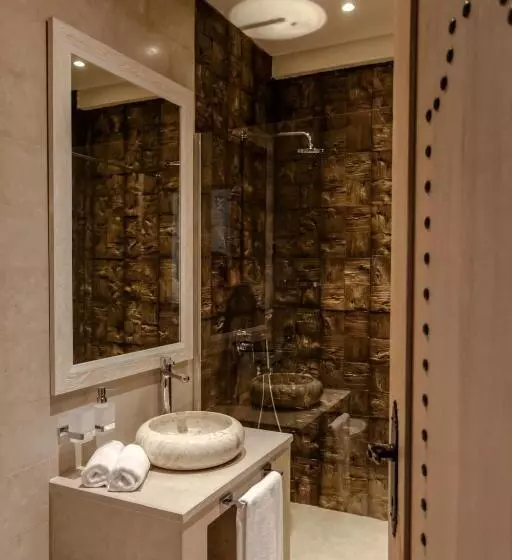 اتاق لوکس با بالکن و چشم‌انداز دریا, Boutique Hotel Casa Del Mare Pietra