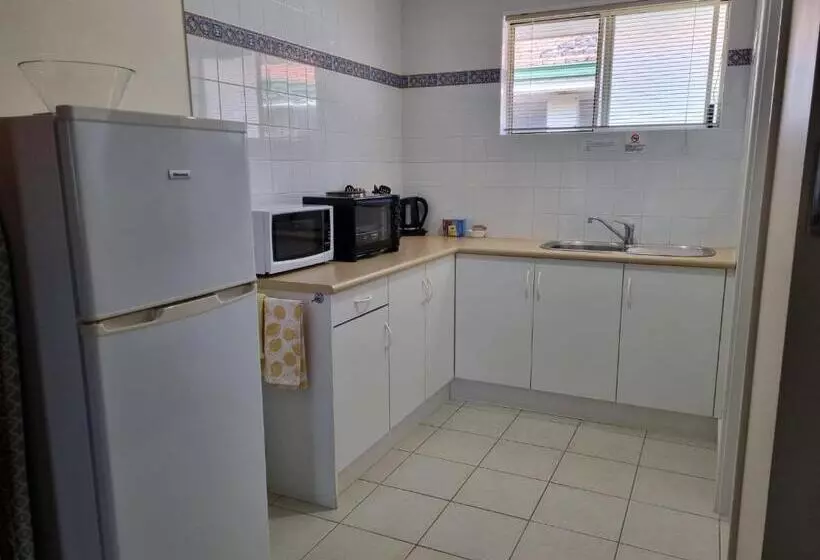 استودیو اجرایی, Emu Point Motel