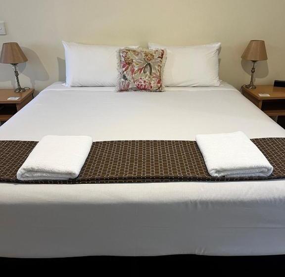 استودیو اجرایی, Emu Point Motel
