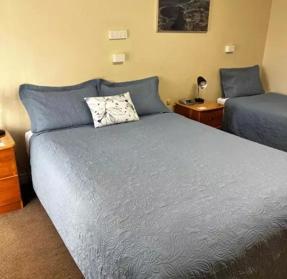 استودیوی استاندارد, Emu Point Motel