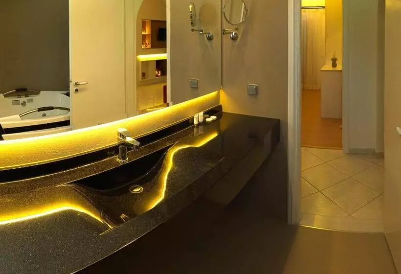 Sviitti, Epavlis Beach Resort