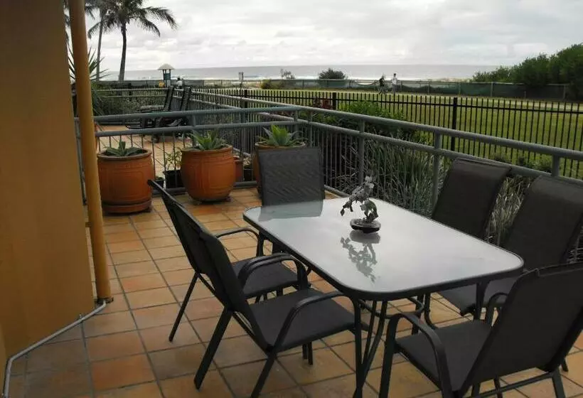 2 Bedroom Apartment Pool View, Currumbin Sands On The Beach