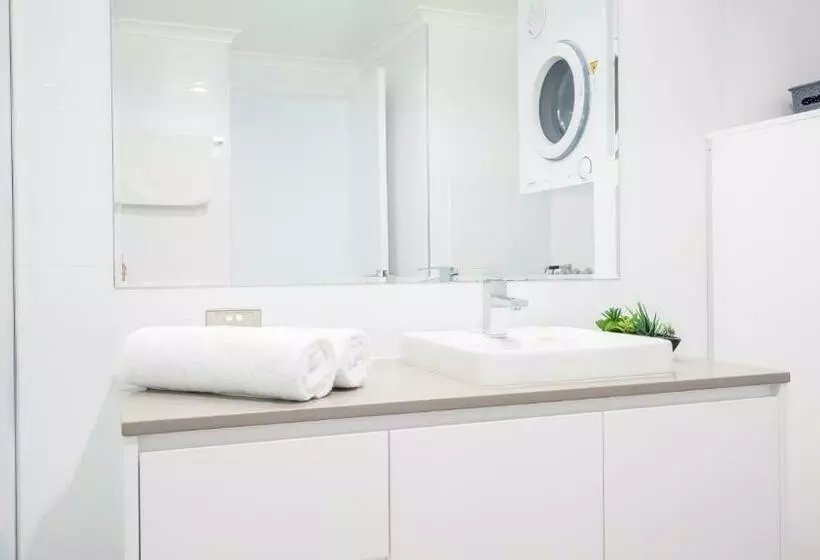 2 Bedroom Apartment Pool View, Currumbin Sands On The Beach