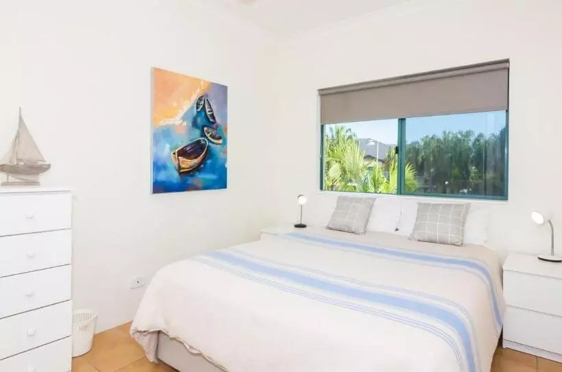 2 Bedroom Apartment Pool View, Currumbin Sands On The Beach
