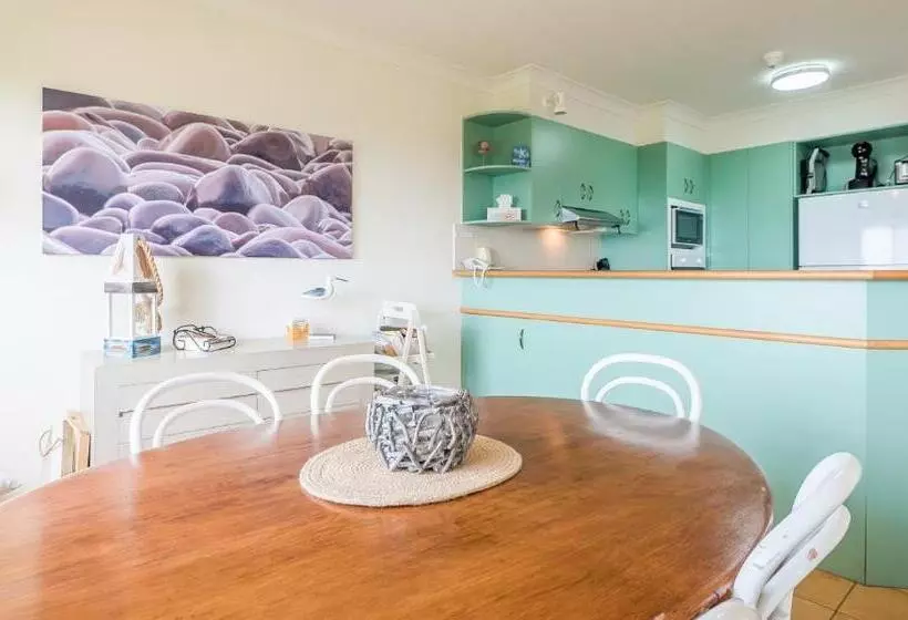 2 Bedroom Apartment Pool View, Currumbin Sands On The Beach