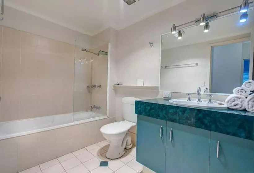 3 Bedroom Apartment Pool View, Currumbin Sands On The Beach
