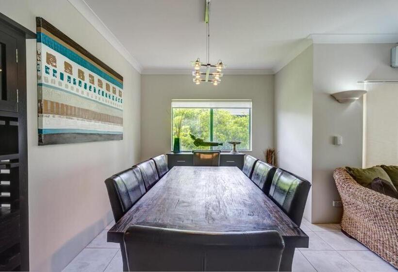 3 Bedroom Apartment Pool View, Currumbin Sands On The Beach